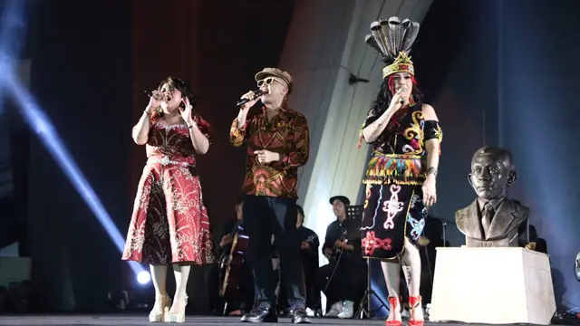 Sandy Sandoro, Joy Tobing dan Conny Constantia