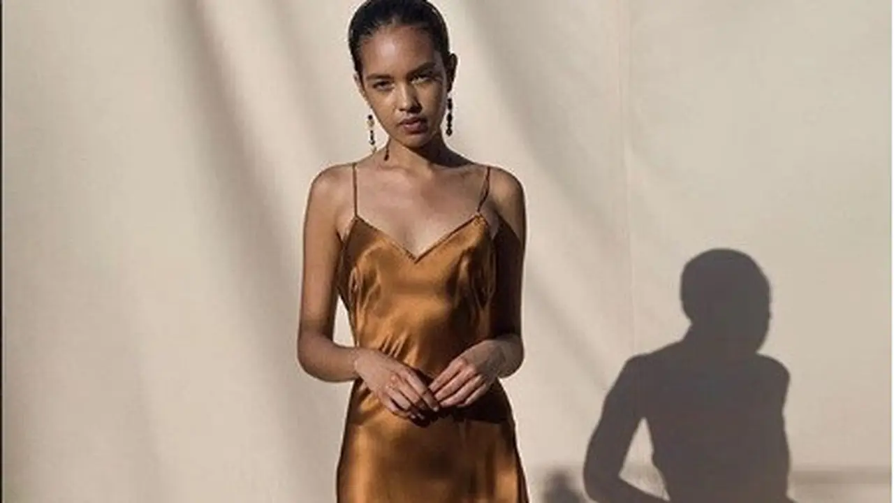 Inspirasi Chic dengan Paduan Slip Dress yang Praktis