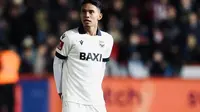 Marselino Ferdinan menjalani debut bersama Oxford United dalam laga putaran ketiga Piala FA 2024/2025 di kandang Exeter City, Sabtu (11/1/2024). Sayangnya, Oxford menyerah 1-3 dalam laga itu. (Instagram/marselinoferdinan10)