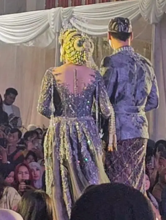 Namun, faktanya, Aura Kasih hanya didapuk sebagai muse untuk fashion show fashion @luckyhakimweddinggallery. [@iniriezka]