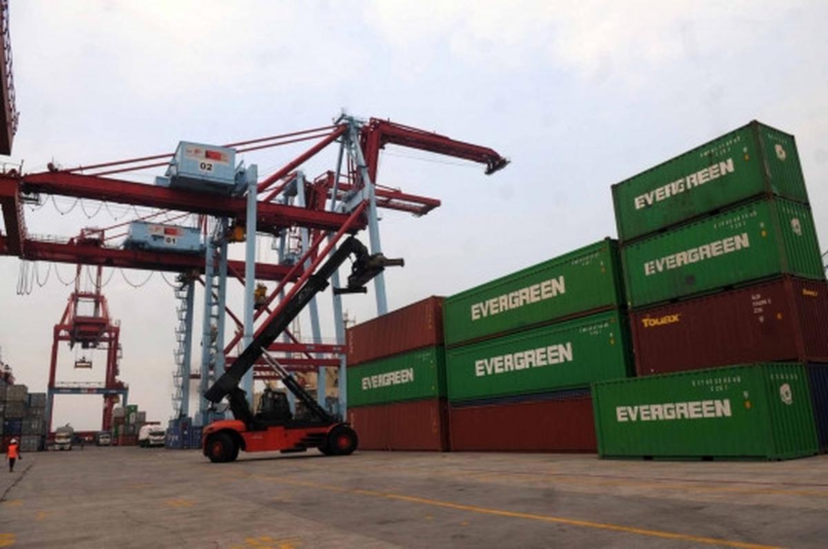 Memantau aktivitas dwelling time di Pelabuhan Tanjung Priok