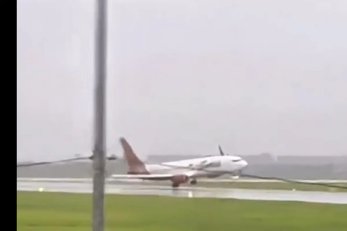 Viral Pesawat Batik Air Mendarat Miring di Bandara Soetta, Ini Penjelasan Maskapai