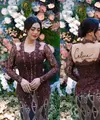 Celine Evangelista menjadi salah satu selebriti yang kerap tampil berkebaya. Dengan pilihan kebaya yang beragam, Celine sukses tampil memikat dan menarik perhatian.