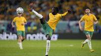 Garang Kuol. Striker Timnas Australia yang bermain bersama Central Coast di Liga Australia ini menjadi pemain termuda kedua yang telah melakukan debutnya di matchday pertama fase Grup D Piala Dunia 2022 saat diturunkan pelatih Graham Arnold menghadapi juara bertahan Prancis pada menit ke-73 menggantikan Craig Goodwin (22/11/2022). Saat itu ia berusia 18 tahun, 2 bulan dan 3 hari. Sayang, debutnya harus berakhir dengan kekalahan 1-4 dari Prancis. (AP/Thanassis Stavrakis)