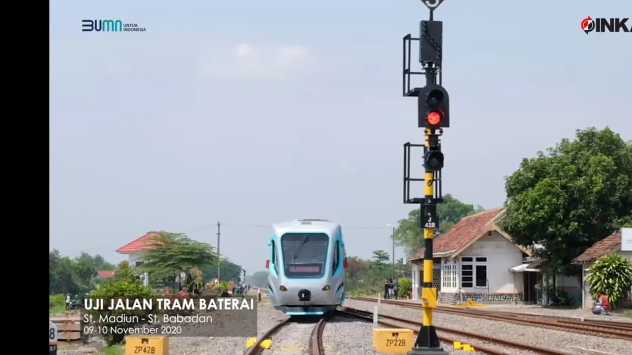 Tram Baterai (kereta ringan) buatan PT INKA (Persero)