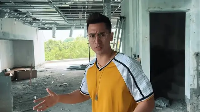 Dilengkapi Lift, Ini 7 Potret Pembangunan Rumah Baru Verrel Bramasta