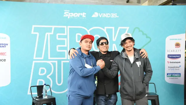 Vincent dan Desta dalam konferensi pers Vindes Sport Tepok Bulu di Jakarta, 22 Juni 2022. (Foto: Dok. Vindes Media)