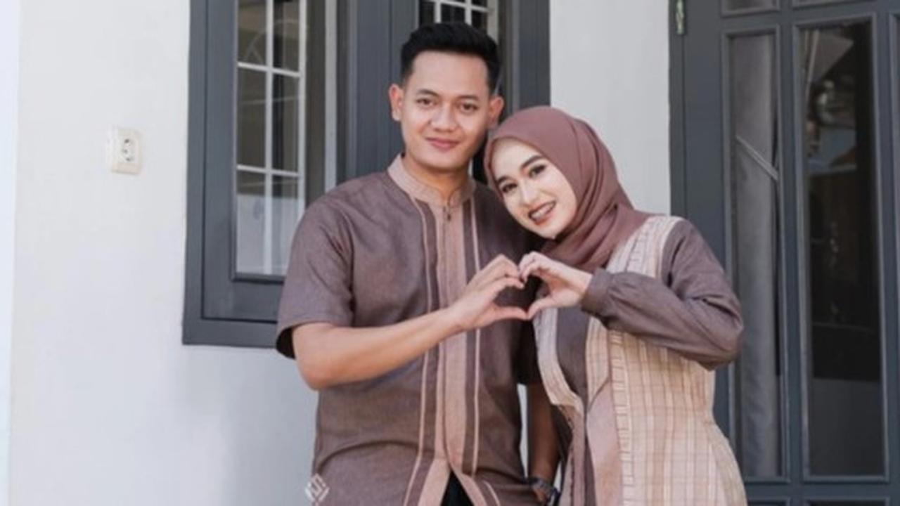 5 Rekomendasi Baju Couple Terbaru Lebaran 2025, Diprediksi Bakal Populer di Idul Fitri 1446H