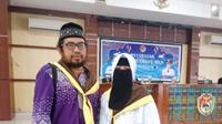 H. Rudi Susanto saat menjalankan ibadah haji bersama sang istri, Hj. Kartika Sari Arba . (Foto: Istimewa)
