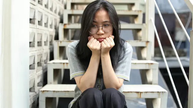 wanita desember mencemaskan masa depan