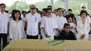 Suasana prosesi pemakaman Chairman dan Founder Grup Ciputra Dr (HC), Almarhum Ir. Ciputra di pemakaman keluarga, Jonggol, Bogor, Kamis (5/12/2019). Ciputra meninggal dunia dalam usia 88 tahun di rumah sakit di Singapura pada 27 November 2019 lalu. (Liputan6.com/Herman Zakharia)