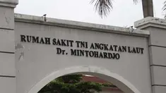 Tiga jenazah korban kebakaran di Rumah Sakit Angkatan Laut (RSAL) Mintohardjo, Benhil, Jakarta Pusat dipulangkan kepada keluarga korban, setelah dibawa ke Rumah Sakit Polri, Kramat Jati, Jakarta Timur.