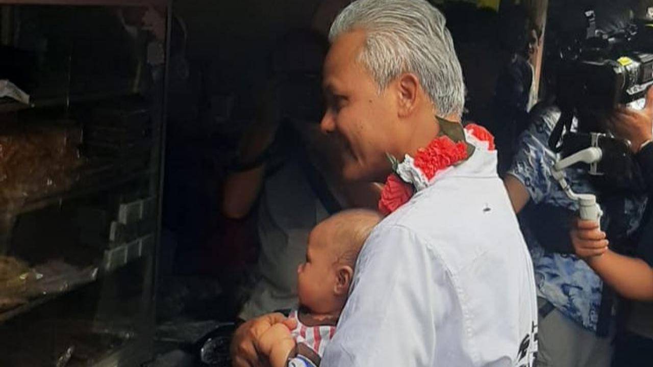 "Tidak hadir. Pertama posisi beliau menjaga netralitas sebagai pejabat negara," tutur Ganjar.