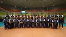 Para pemain, pelatih dan ofisial Timnas Bola Voli Putra Indonesia berfoto sebelum dimulainya laga menghadapi Thailand pada laga terakhir putaran kedua SEA V League 2023 di di Santa Rosa Sports Complex, Laguna, Filipina, Minggu (30/7/2023). Indonesia menang 3-2 (25-27, 20-25, 25-21, 25-21 dan 15-9) dan menjadi juara. (Phillippines National Volleyball Federation)