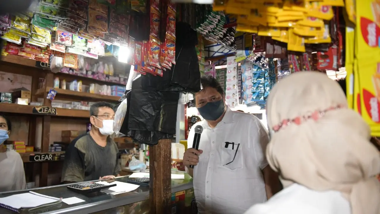 Menteri Koordinator Bidang Perekonomian Airlangga Hartarto berkesempatan untuk meninjau sekaligus meresmikan Pasar Pulung Kencana di Kabupaten Tulang Bawang Barat. (Dok ekon.go.id)