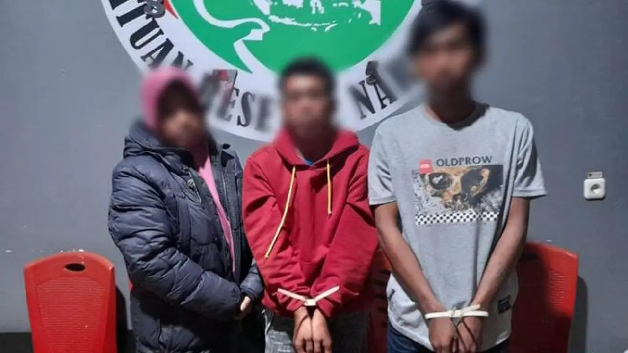 Terduga pelaku pengedar sekaligus pemakai Narkoba (Arfandi Ibrahim/Liputan6.com)