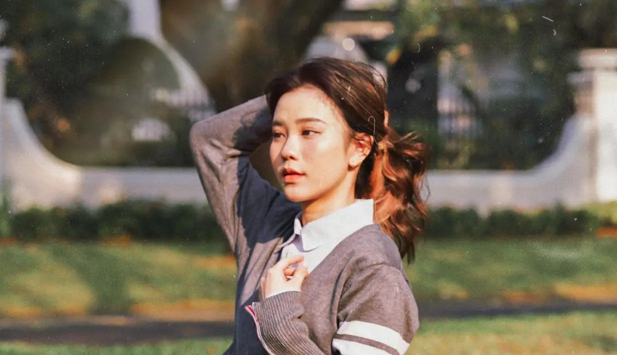 Dalam berbusana, outerwear kerap menjadi fashion item yang diandalkan Jessica Jane.  (jessicajane99)