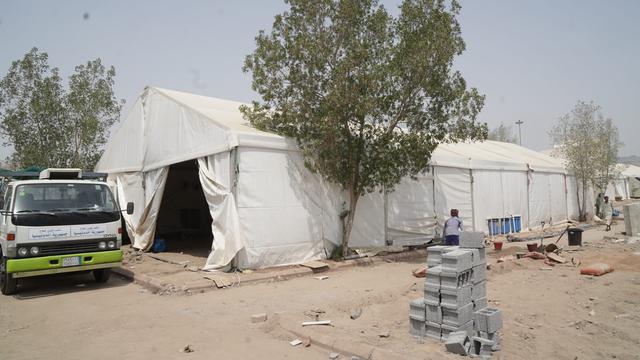 Melihat persiapan tenda jemaah di Arafah jelang puncak haji 2022. (Foto: MCH)