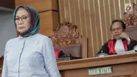 Terdakwa kasus dugaan penyebaran berita bohong atau hoaks, Ratna Sarumpaet menjalani sidang lanjutan di Pengadilan Negeri Jakarta Selatan, Selasa (14/5/2019). Sidang tersebut dengan agenda pemeriksaan terhadap dirinya. (Liputan6.com/Faizal Fanani)