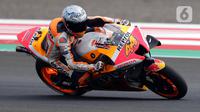 Pembalap Repsol Honda Team, Pol Espargaro saat sesi kualifikasi MotoGP di Pertamina Mandalika International Street Sirkuit, Nusa Tenggara Barat, Sabtu (22/3/2022). (Liputan6.com/Helmi Fithriansyah)