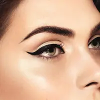 14 Hal Ini Membuktikan Eyeliner Pantas Disebut Kaki Tangan Iblis