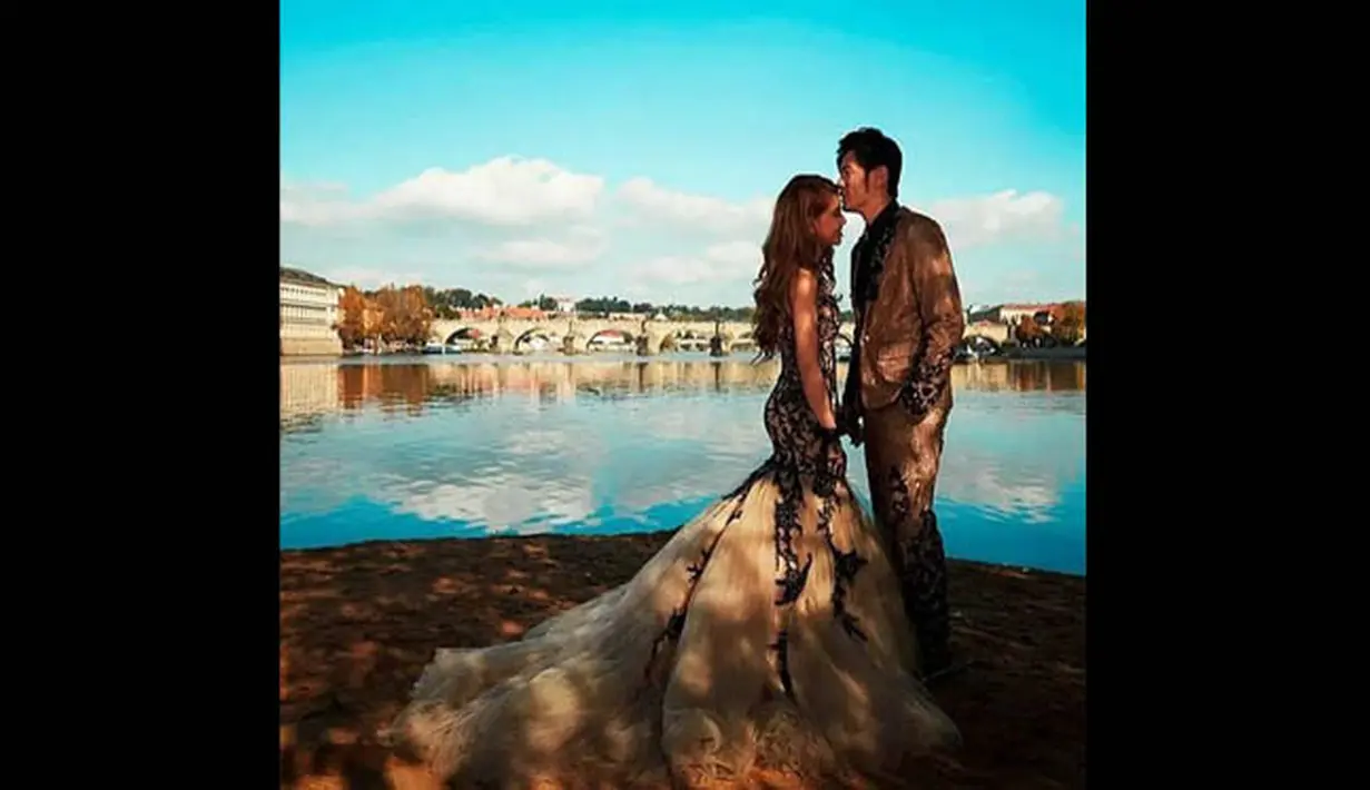 Oktober tahun lalu, Jay Chou dan Hannah Quinlivan melakukan sesi foto pre wedding di sejumlah negara seperti Jerman, Prancis dan Cekoslovakia. (instagram.com/jaychou_fansgroup)