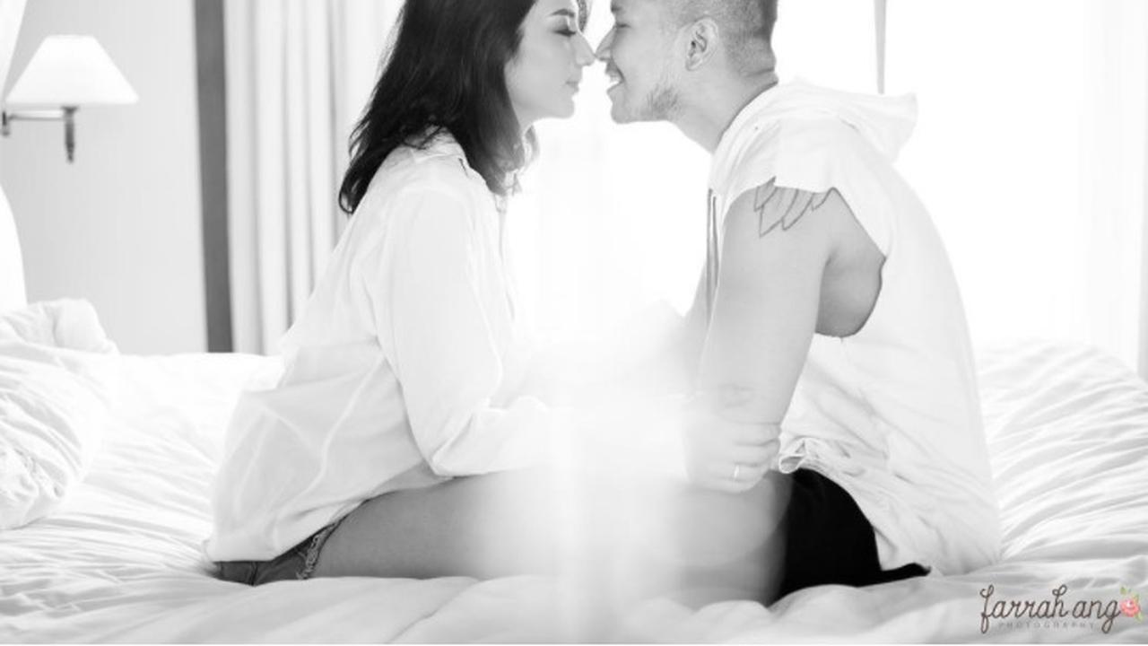 Intip Gaya Honeymoon Tyas Mirasih yang Intim dan Seksi