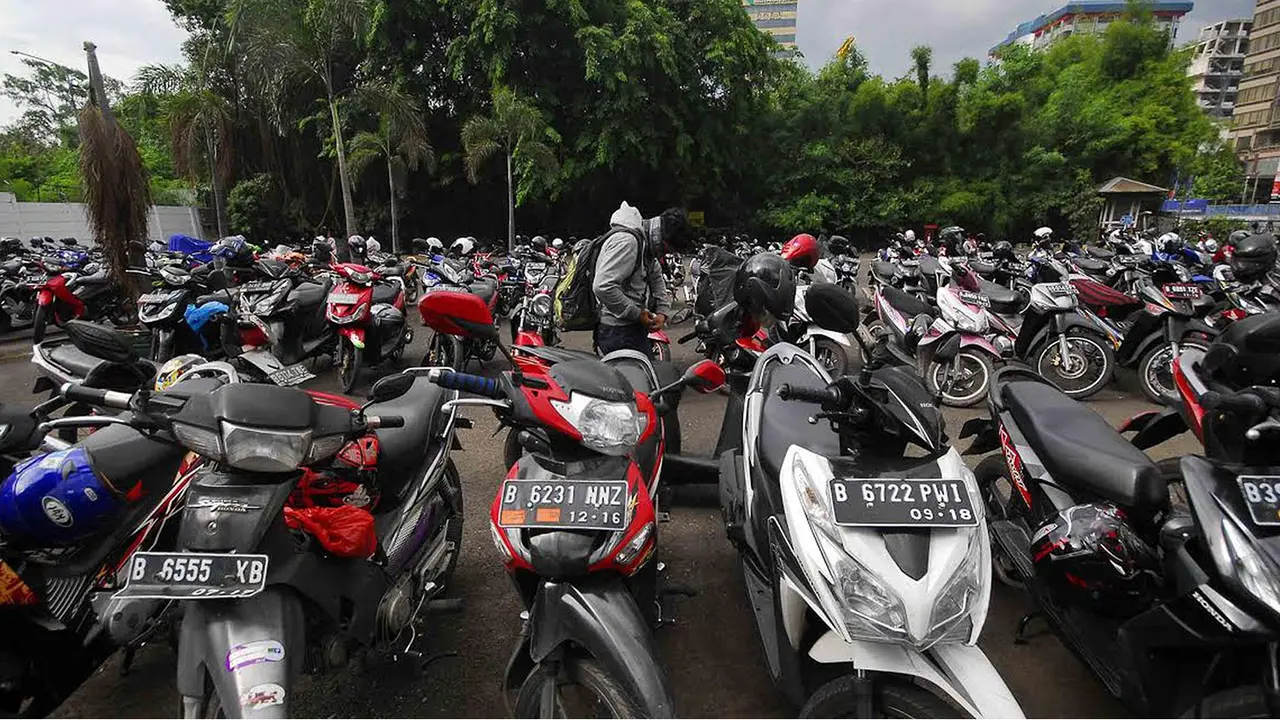 Parkiran Motor (Liputan6.com/Johan Tallo)