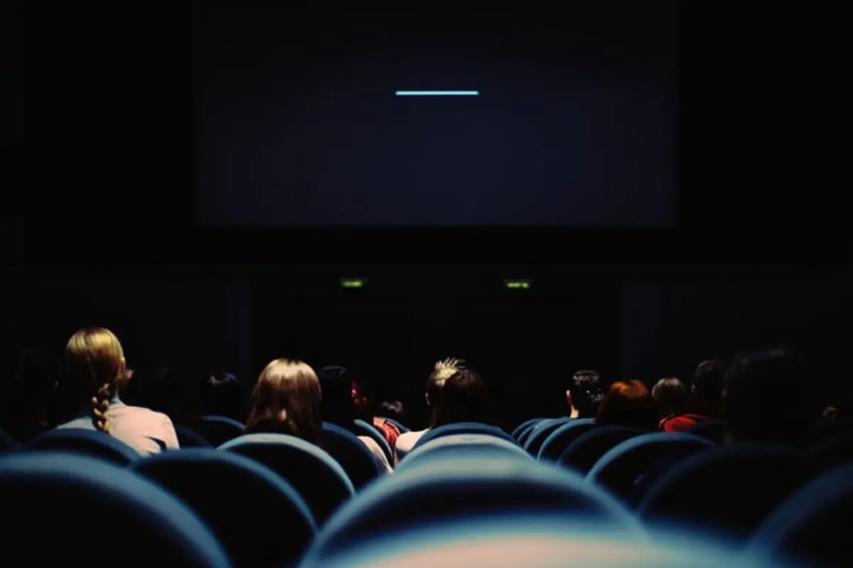 Ilustrasi Menonton Bioskop