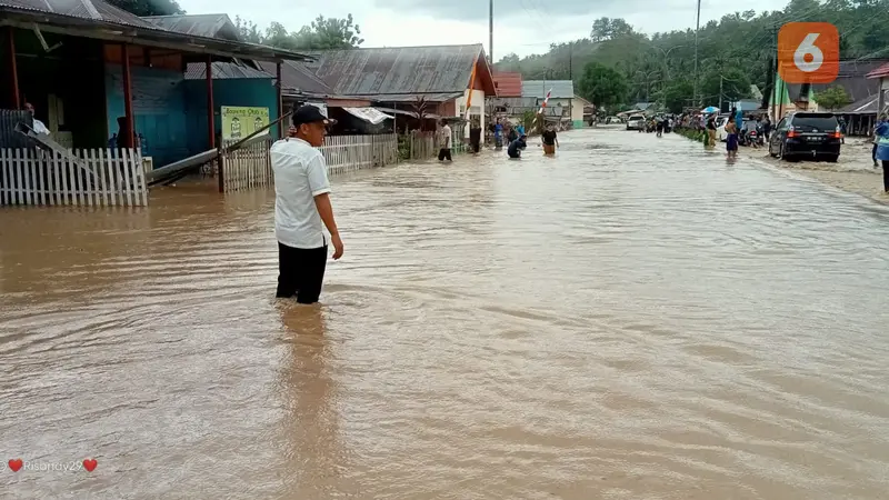 Banjir yang menerjang desa Mohungo, Kecamatan Tilamuta, Kabupaten Boalemo (Arfandi Ibrahim/Liputan6.com)