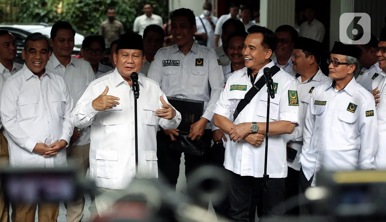 Ketua Umum PBB Yusril Ihza Mahendra memimpin rombongan bertandang ke rumah Menhan RI itu. (Liputan6.com/Johan Tallo)
