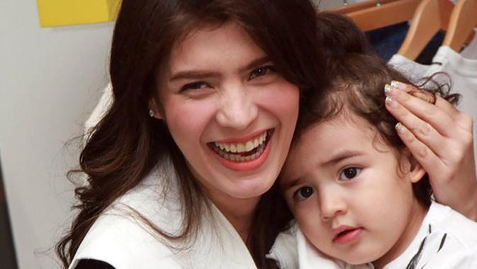 Cara Carissa Puteri Meluangkan Waktu Untuk Anaknya Parenting Fimela Com
