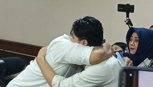 Sidang tatap muka Ammar Zoni terkait kasus dugaan peredaran dalam penjara akhirnya digelar di Pengadilan Negeri Jakarta Pusat, Kamis (18/12/2025).