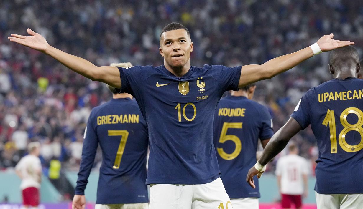 Sejauh ini Kylian Mbappe sudah mencetak tiga gol dalam dua pertandingan dan membantu Prancis lolos ke babak 16 besar. Dengan tiga gol tersebut, Mbappe menempati posisi teratas daftar top skor sementara. (AP/Martin Meissner)