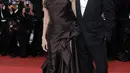Melansir Ace Showbiz, seorang  sumber mengatakan bahwa Jolie belum siap melihat Pitt kembali menjalani hubungan dengan wanita lain. Ia tidak akan senang melihat hal tersebut terjadi. (AFP/Bintang.com)