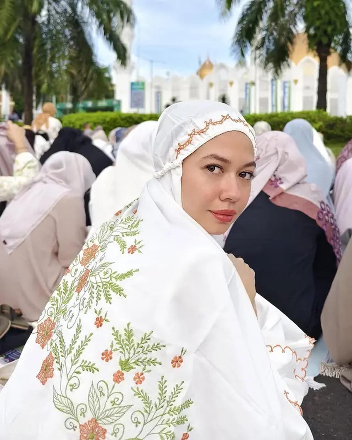 6 Potret Yuki Kato Dapat Kejutan Ultah ke-30 saat Mudik Lebaran, Penuh Keseruan