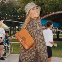 Coach gambarnya rindunya berkumpul dengan teman dan keluarga di koleksi terbaru (Coach)