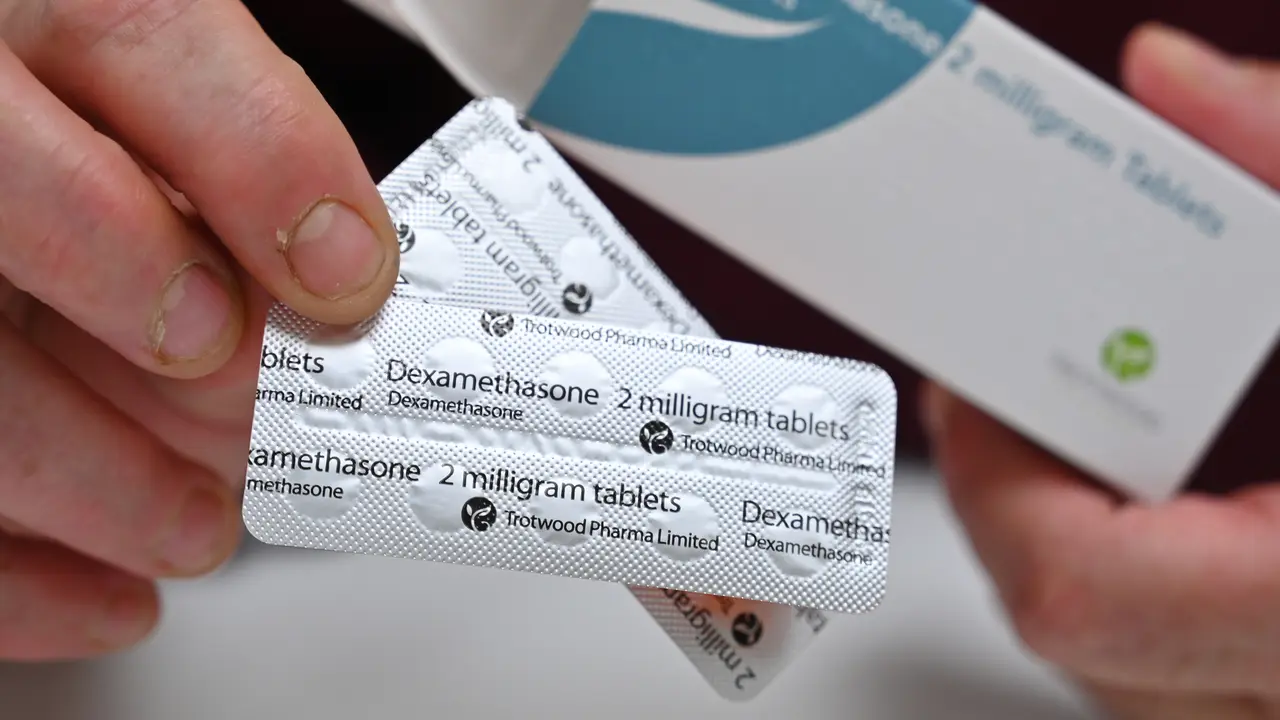 Dexamethasone adalah obat yang mudah tersedia dan relatif murah. (Justin Tallis / AFP)