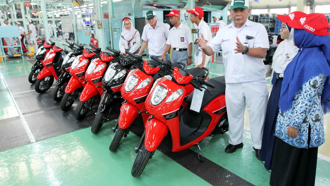 PT Astra Honda Motor (AHM) mengajak 14.000 pengunjung dari kalangan pelajar, mahasiswa, dan tenaga pengajar menyambangi salah satu fasilitas produksi Honda yang diklaim tercanggih di dunia.