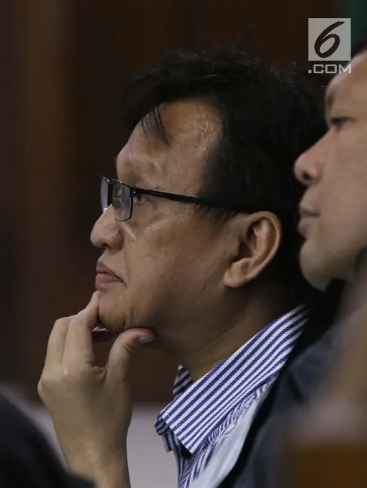 Terdakwa dugaan suap kepada Bupati Kabupaten Kepulauan Talaud non aktif Sri Wahyumi Manalip terkait pengadaan barang dan jasa TA 2019, Bernard Hanafi Kalalo saat sidang lanjutan di Pengadilan Tipikor, Jakarta, Rabu (31/7/2019). Sidang mendengar keterangan saksi. (Liputan6.com/Helmi Fithriansyah)
