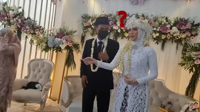 Bak Tamu Tak Diundang, Baim Wong Iseng Kondangan Sampai Bikin Pengantin Bingung