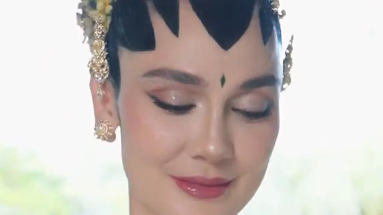 Potret Luna Maya Sebelum dan Sesudah Make Up Akad Nikah