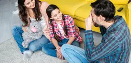 Menjadi orang tua sering kali identik dengan kesabaran tanpa batas, namun pada praktiknya tidak selalu mudah. Di tengah tuntutan pekerjaan, urusan rumah tangga, dan tekanan sosial, banyak orang tua merasa kehilangan kendali emosi ketika menghadapi perilaku anak yang menantang. (foto/dok: freepik)