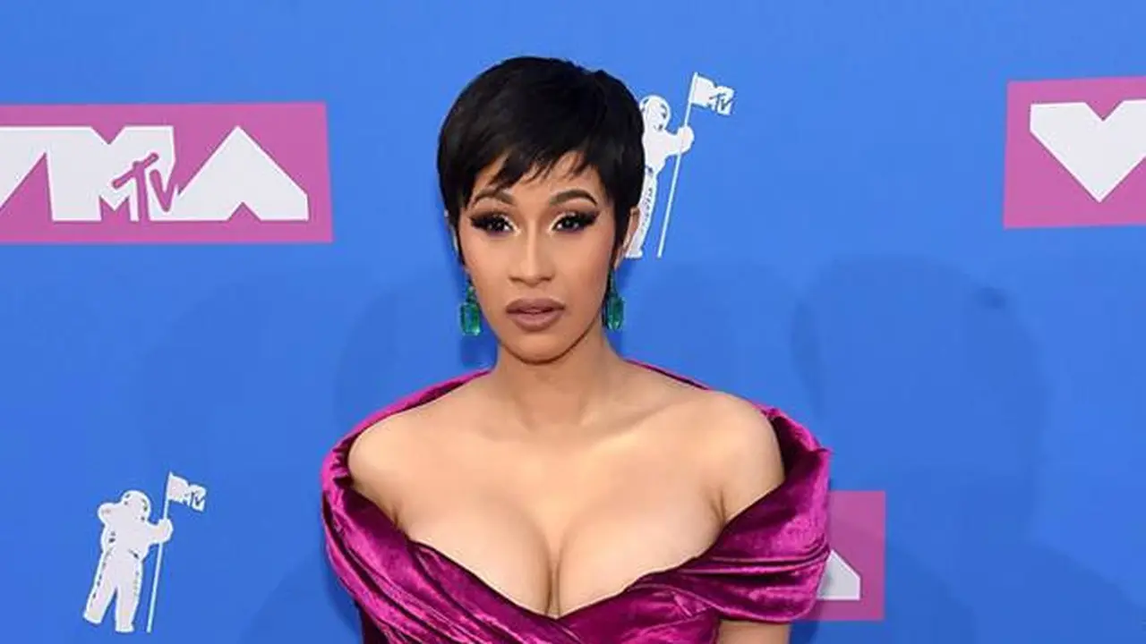 Dominasi Gaun Metalik di MTV Video Music Award 2018, dari JLO Sampai Karlie Kloss
