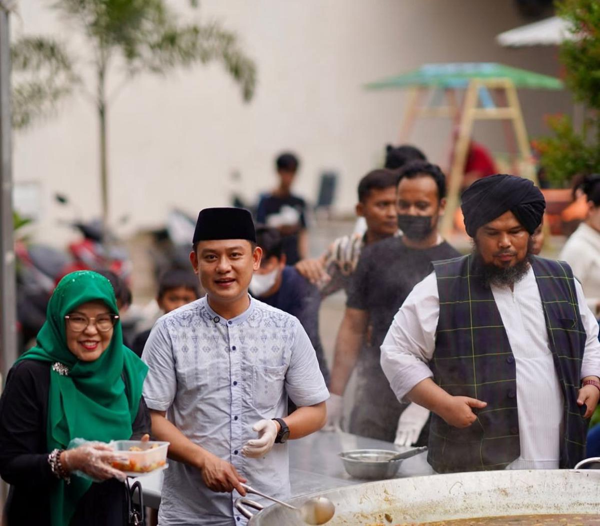 Unggahan Bobon Santoso dengan Ustaz Derry Sulaiman Picu Spekulasi: "Biarkan Jadi Urusanku dengan Allah"