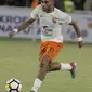 Pemain Borneo FC, Titus Bonai, saat pertandingan melawan Persija Jakarta pada laga Liga 1 di SUGBK, Jakarta, Sabtu (14/4/2018). Persija menang 2-0 atas Borneo FC. (Bola.com/M Iqbal Ichsan)
