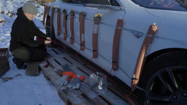 Meledakkan Mobil Tesla