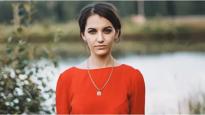 Warna merah/copyright unsplash.com/@romaozna