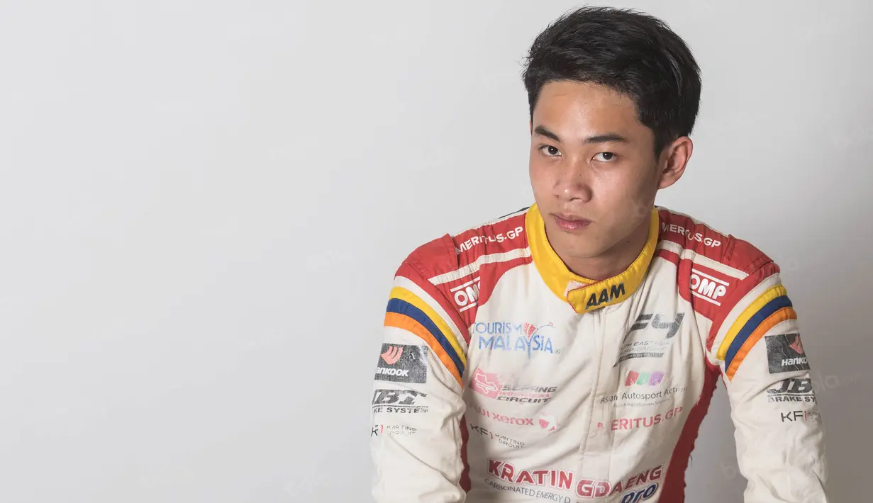 Setelah sukses di gokart, Presley Martono mencoba mobil formula dengan turun di balap Formula 4 South East Asia Championship 2016-2017. (Bola.com/Vitalis Yogi Trisna)