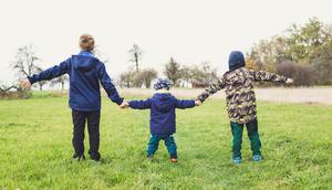 Ilustrasi adopsi anak. (dok. Unsplah.com/Markus Spiske @markusspiske)